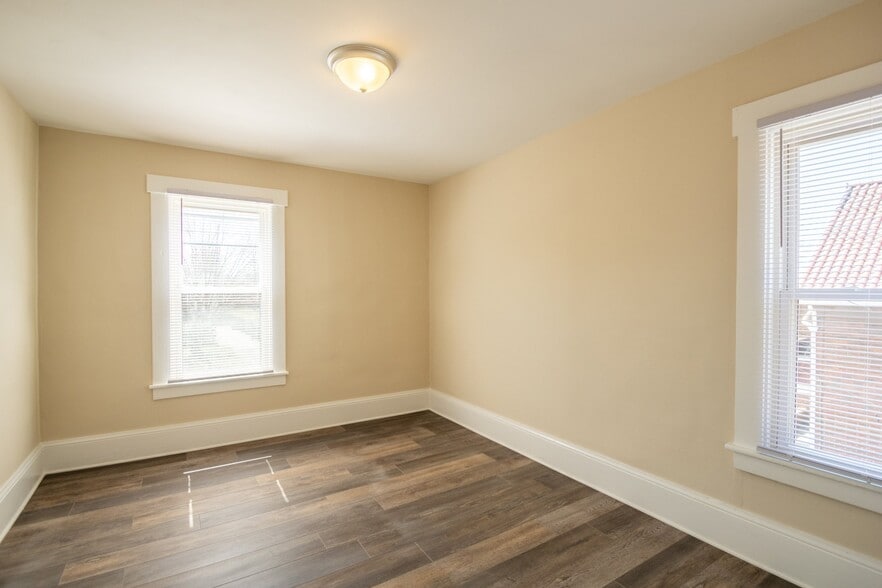 Building Photo - 37735 Vine St