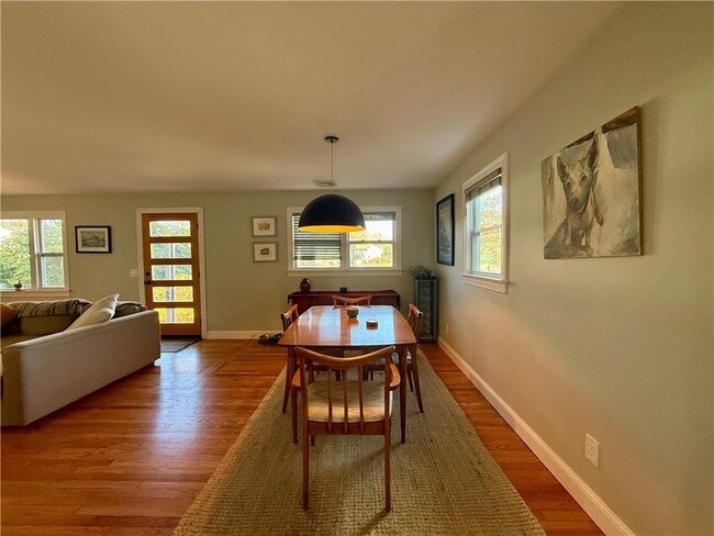 Building Photo - 11 Holmes St