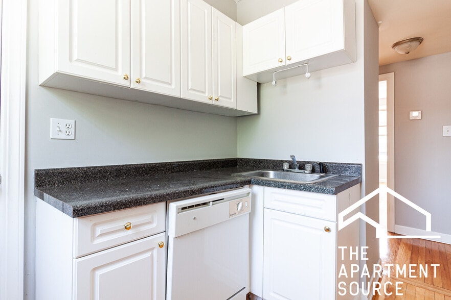 Building Photo - 561 W Aldine Ave