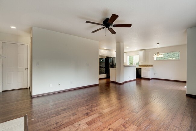 Building Photo - Spacious 4BR / 3BA Home in Desirable Bethany Area