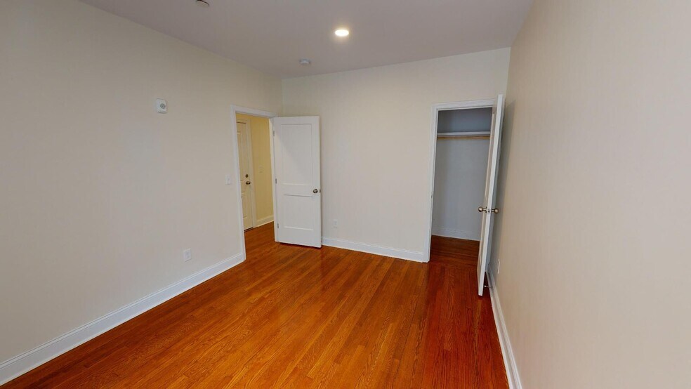 Building Photo - 123 Sutherland Rd