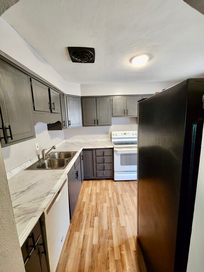 Building Photo - Duplex
