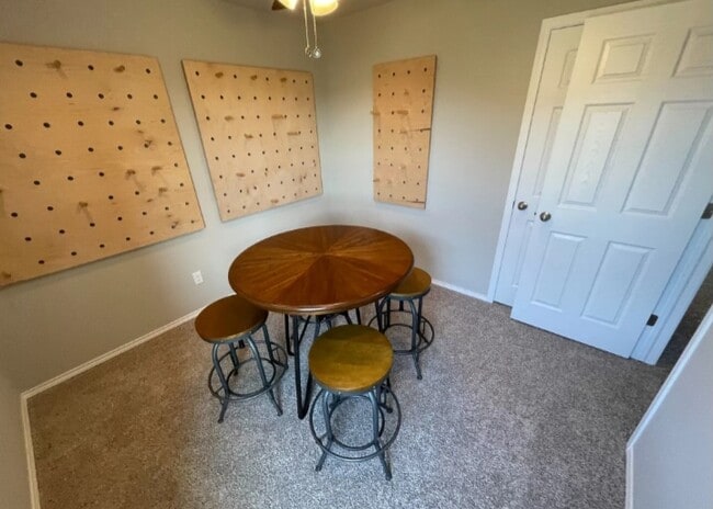 Building Photo - 10620 Pine Wy