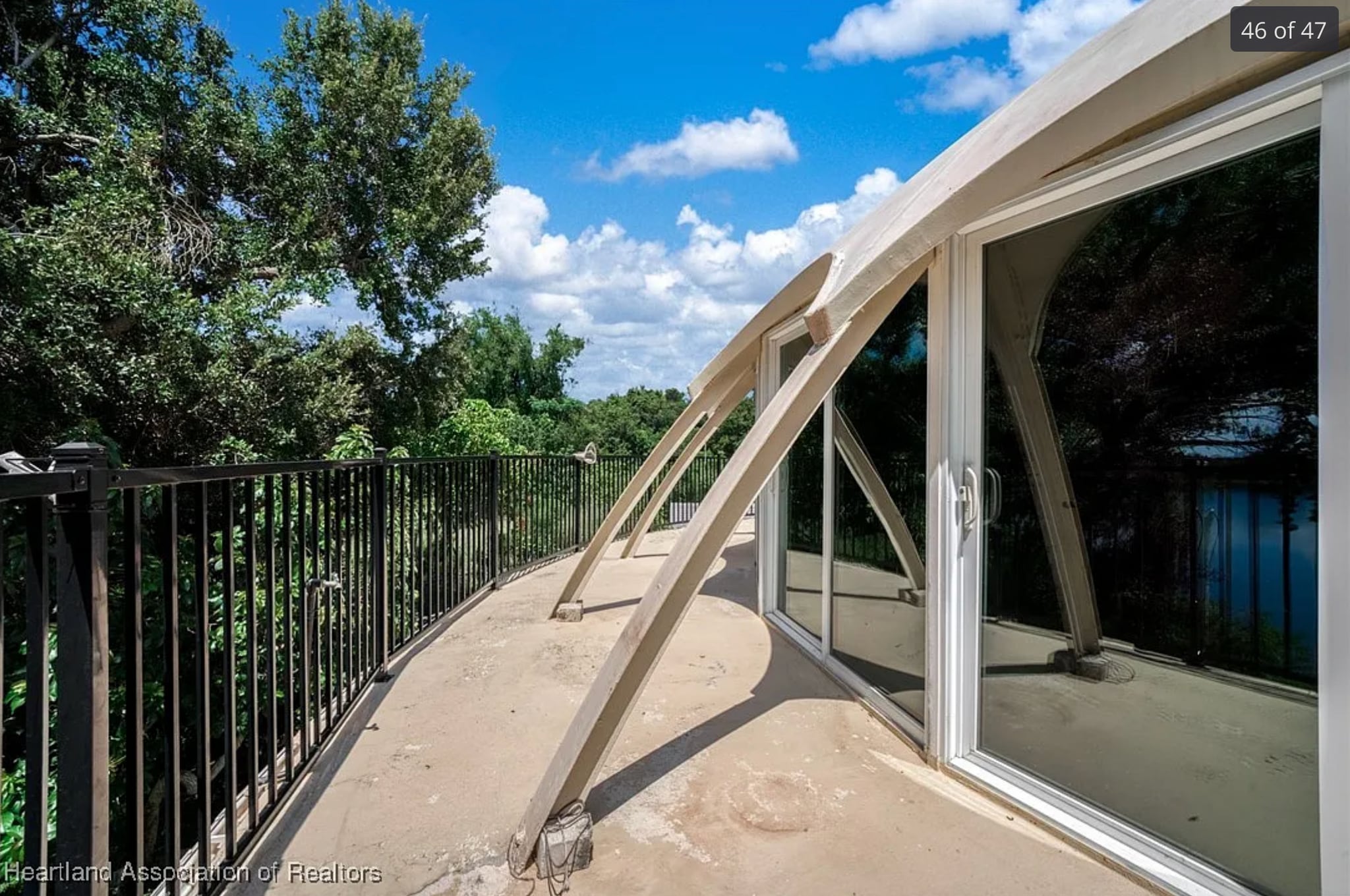 Large Circular Terrace - 201 Rachard Blvd