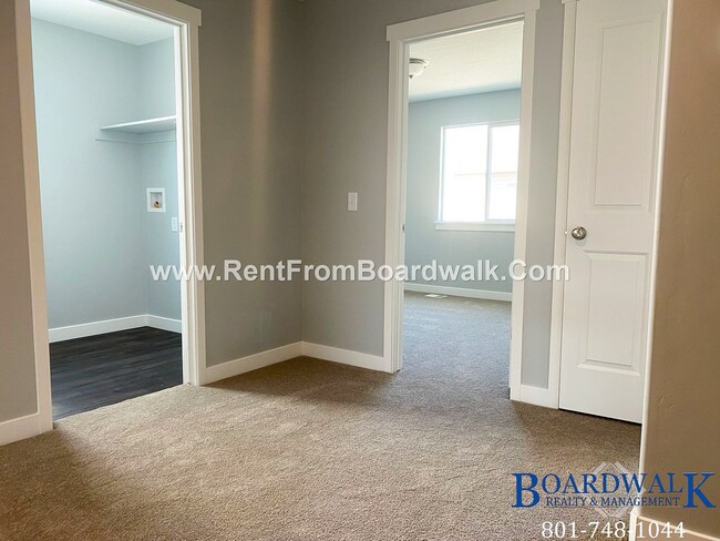 Building Photo - Single Family Home In Beautiful Community!
