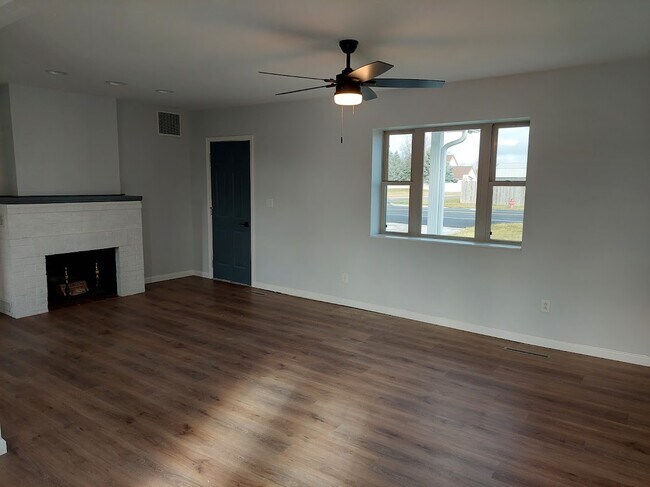 Living Room - 1835 W Sandusky St