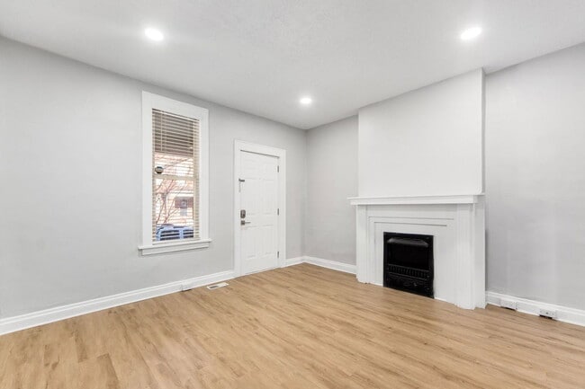 Building Photo - 415 E Mithoff St