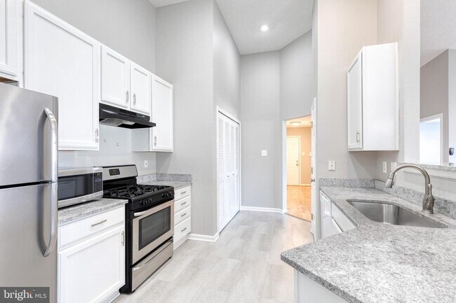 Building Photo - 3021 Hunting Ridge Dr