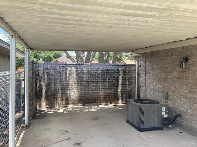 Building Photo - 30 Ash Cir