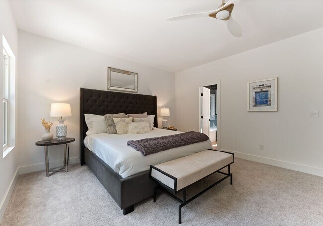 Building Photo - 2006 St Johns St