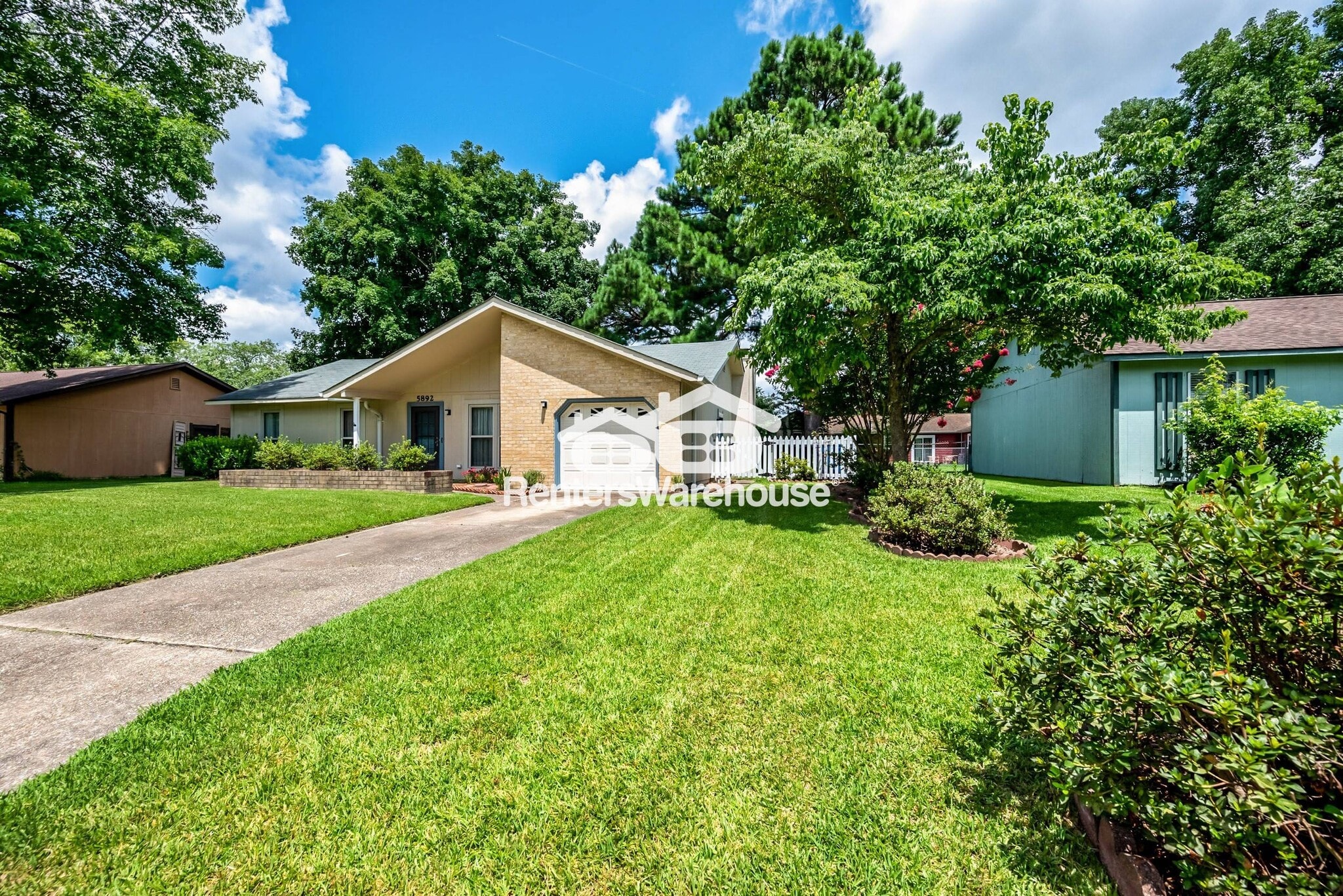 Building Photo - 5892 Connors Dr