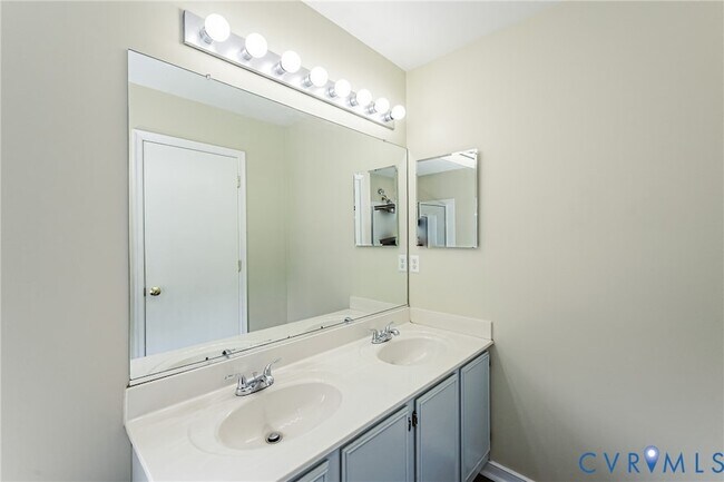 Building Photo - 811 Kiefer Field Ct