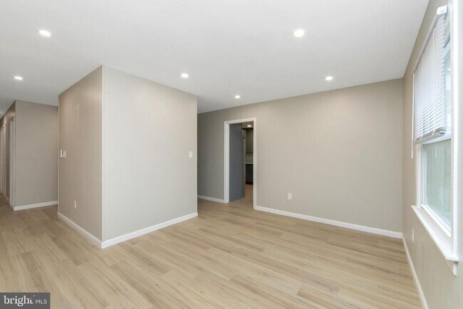 Building Photo - 2 S Sunset Rd