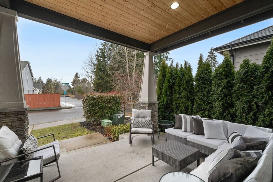 Building Photo - 868 Chelan Ave NE