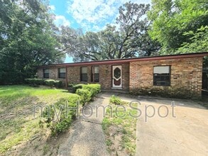 Building Photo - 909 Springbrook Ave