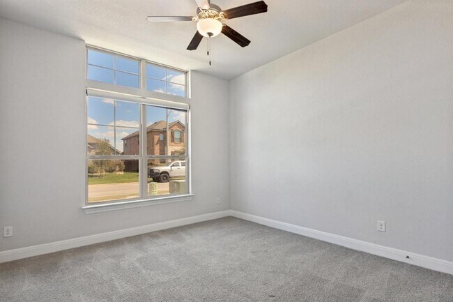 Building Photo - 727 Spinnaker Loop