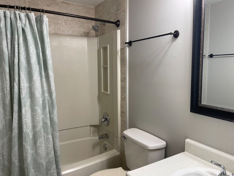 Building Photo - 3845 Farm Brook Ln