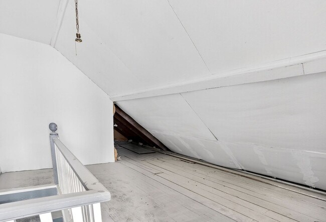 Building Photo - 398-400 N. Maple Ave