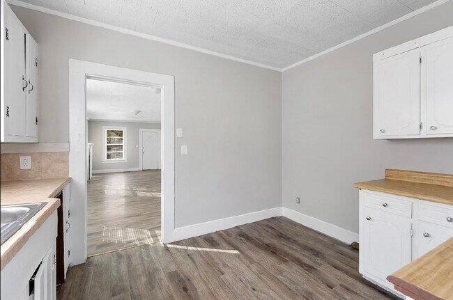 Building Photo - 621 Fairfax Ave