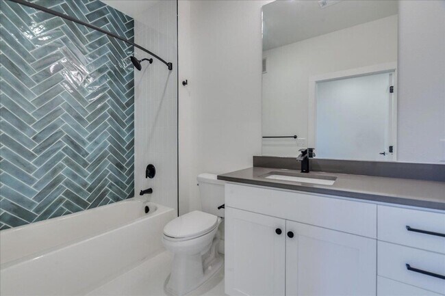 Building Photo - 3000 Duval St