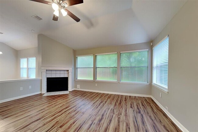 Building Photo - 7323 Red River Dr