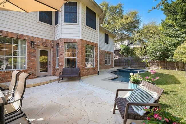 Building Photo - 2114 Hilton Head Dr