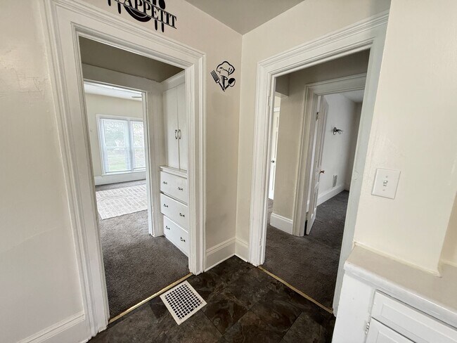 Building Photo - 311 W Mason St