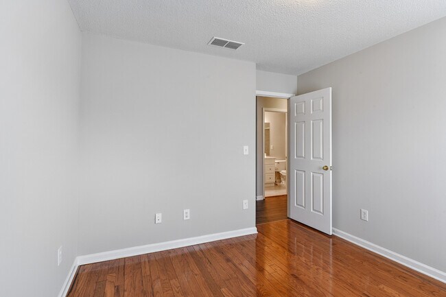 Building Photo - 2655 Traywick Chase