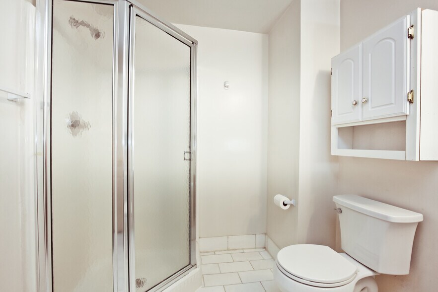 2 bathroom 2 - 1211 S Eads St