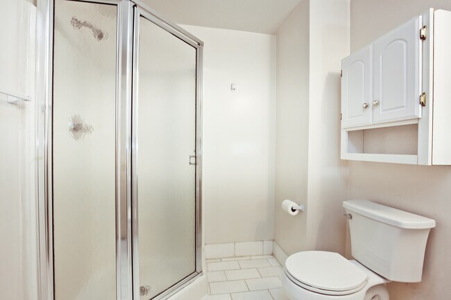 2 bathroom 2 - 1211 S Eads St