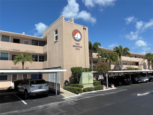 Building Photo - 7540 Bay Island Dr S