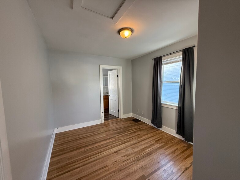 Building Photo - 1013 11th Ave SW