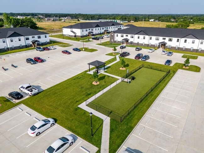 Building Photo - 1605 Parkview Dr