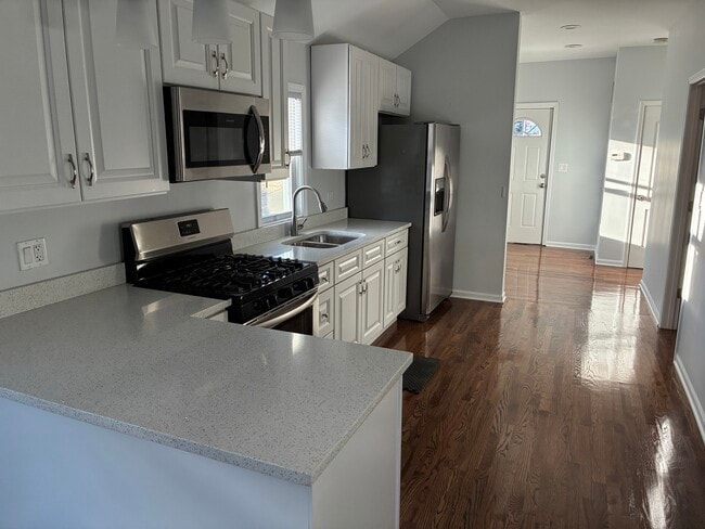 Building Photo - 544 W Cullerton St