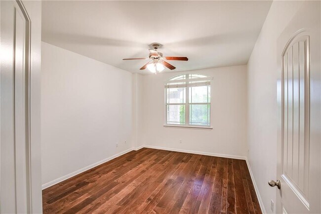 Building Photo - 401 Ridgetop Bend