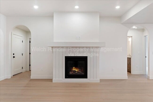 Building Photo - 834 E 300 N