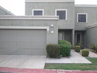 Building Photo - 815 E Grovers Ave