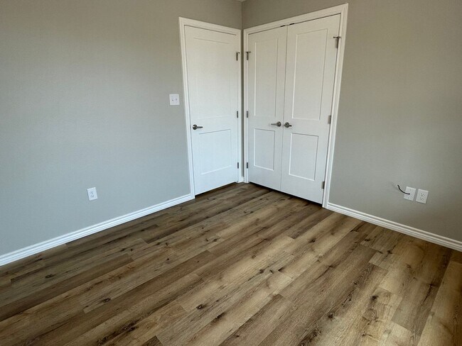 Building Photo - TLC CONDOS