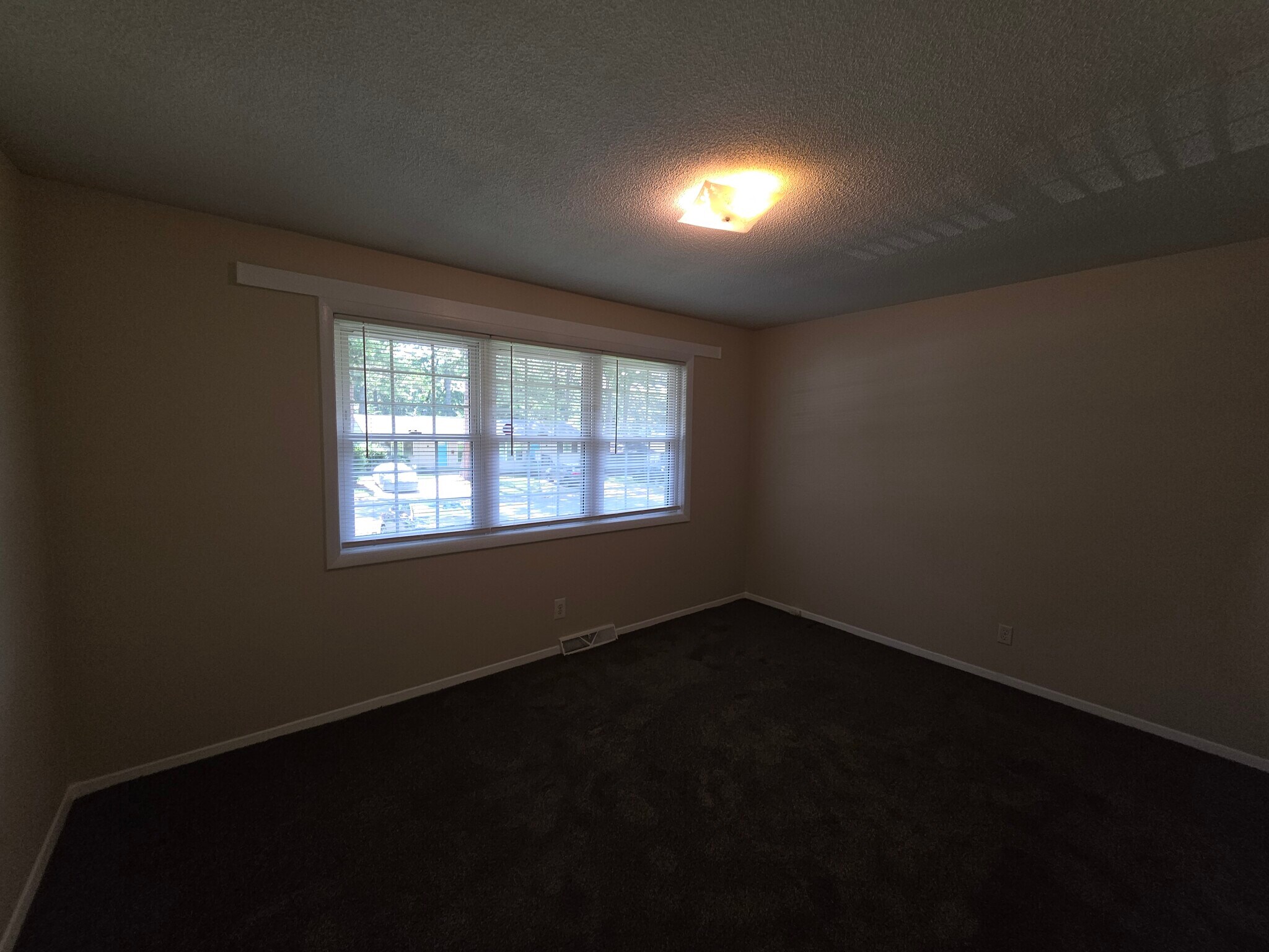 Building Photo - 3113 Erskine Dr