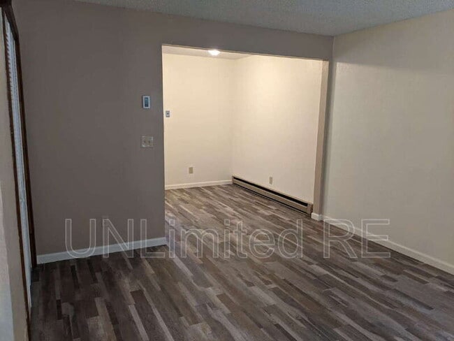 Building Photo - 321 N Park St