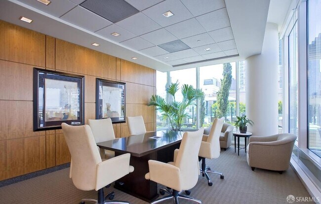 Building Photo - 425 1st St