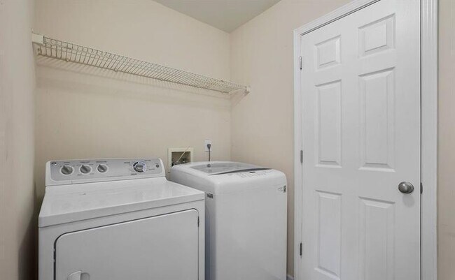 Building Photo - 3520 Mystic Dr