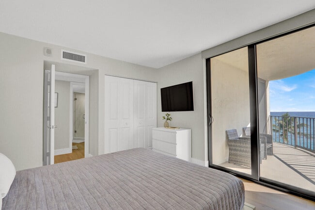 Building Photo - 5420 N Ocean Dr