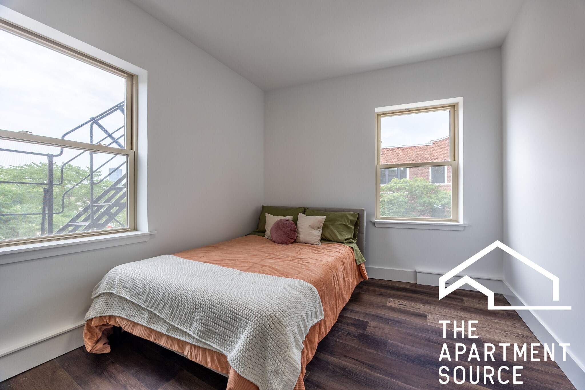 Building Photo - 1555 W Hollywood Ave