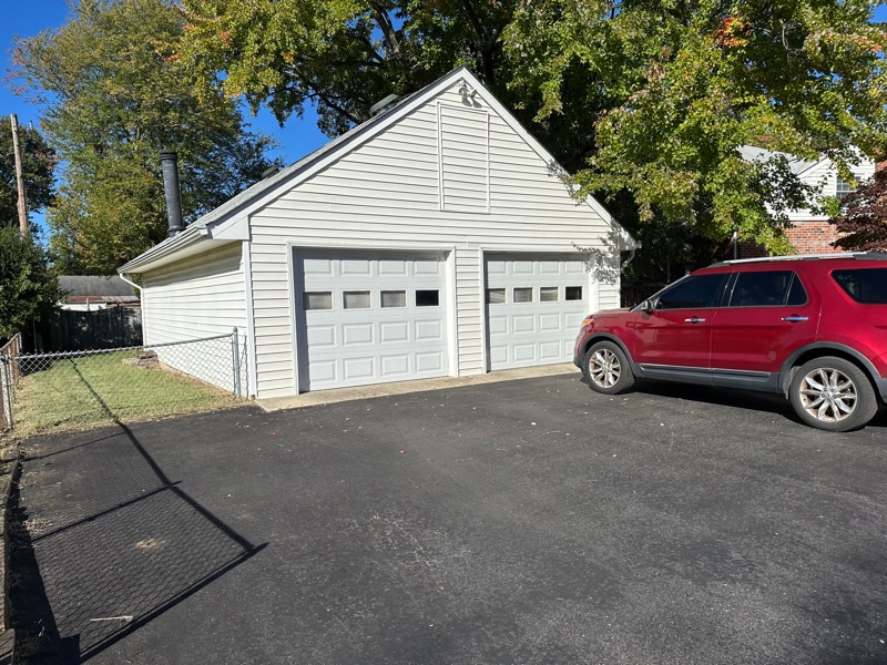 Building Photo - 9201 Woodlake Dr