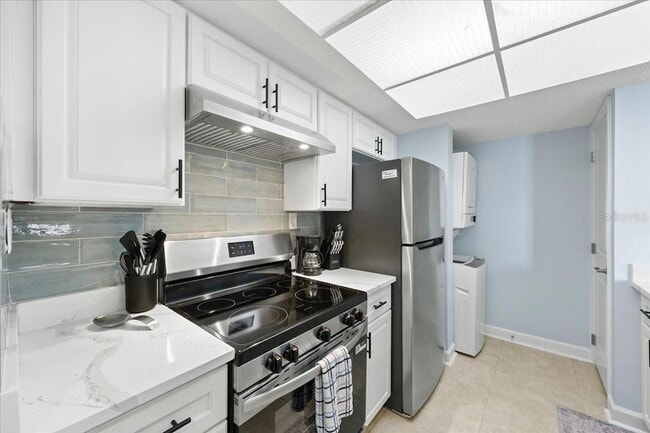 Building Photo - 440 S Gulfview Blvd