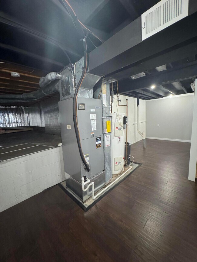 Building Photo - 2113 Smokymill Rd