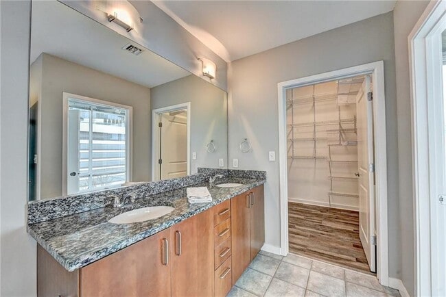 Building Photo - 923 Peachtree St NE