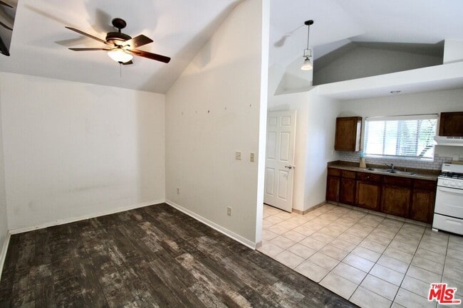 Building Photo - 17614 Bromley St