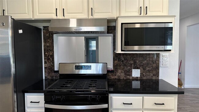 Building Photo - 136 Cherry Tree Ln